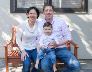 Alison Wong mit ihrem Mann und Sohn.