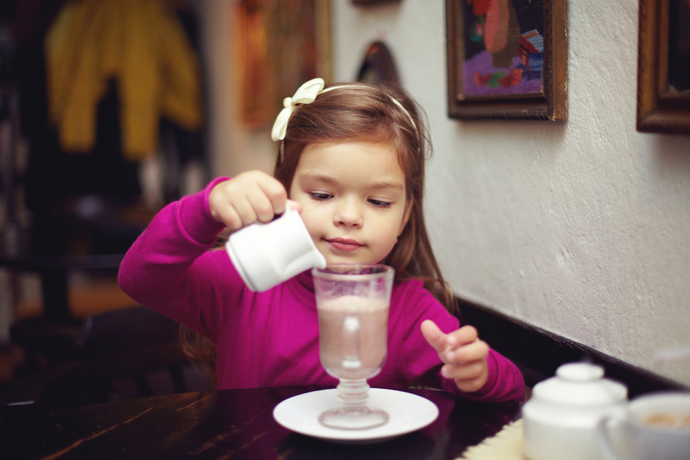Versteckte Koffeinquellen für dein Kind