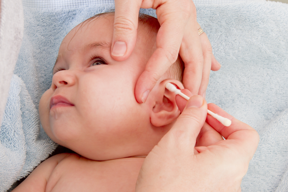 Ohrenpflege beim Baby: Diese Dinge bitte unbedingt beachten!