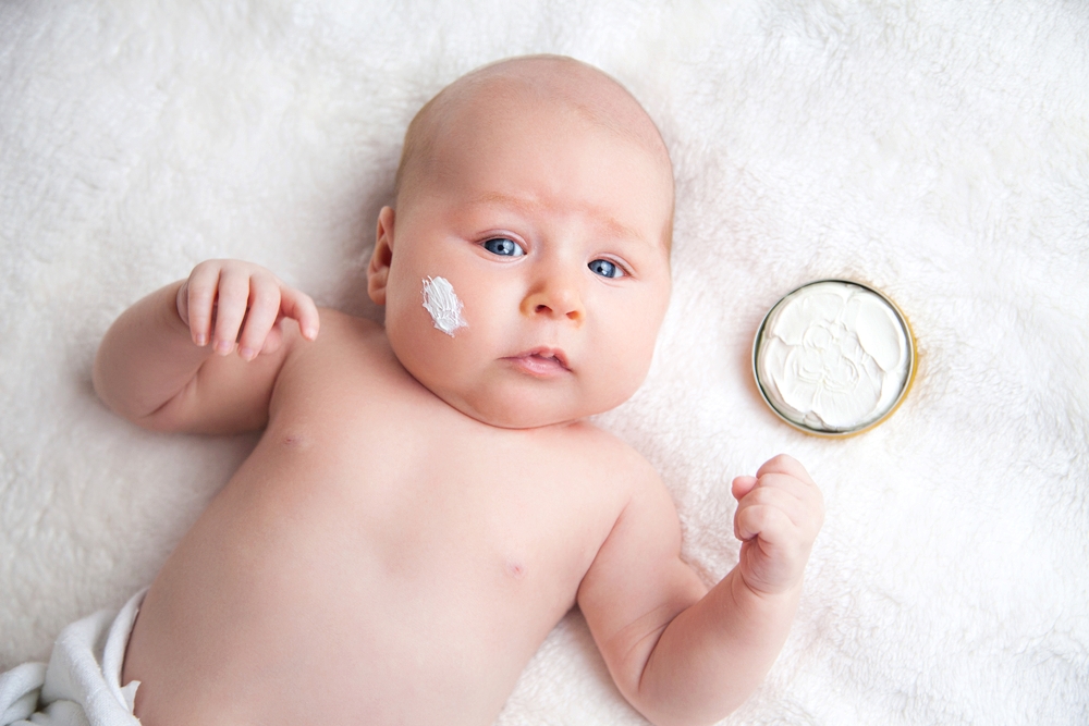 Vorsicht: Diese 5 Fehler solltest du bei der Babyhautpflege auf keinen Fall machen