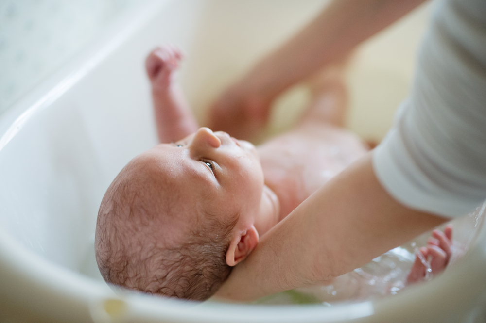 Baby baden: So geht es richtig