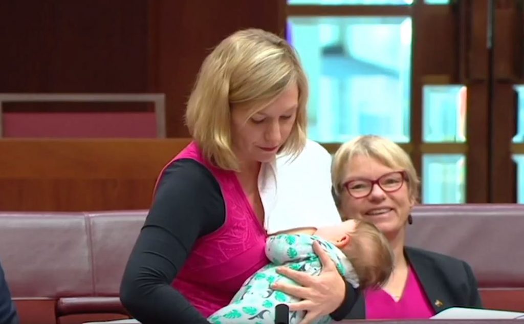 Parlament: Senatorin stillt Baby während ihrer Rede!