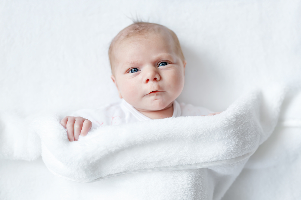 7 Gründe, warum dein Neugeborenes am Anfang irgendwie witzig ist