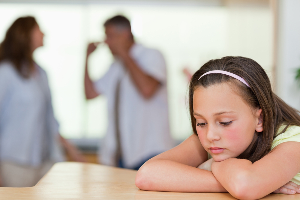 Studie: Töchter gefährden die Beziehung ihrer Eltern und DAS soll der absurde Grund sein