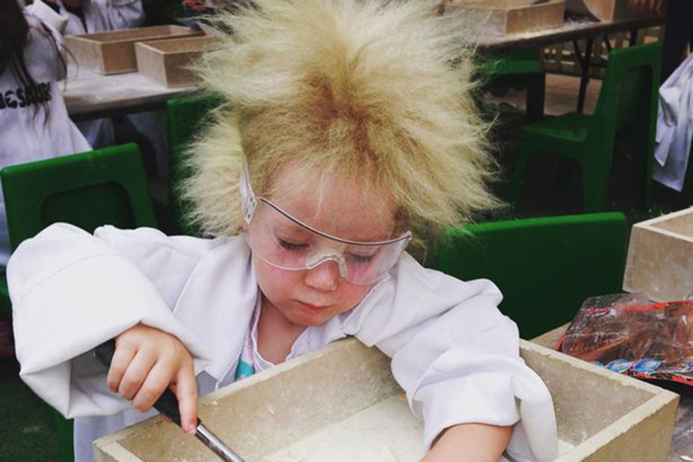 Unkämmbare Haare: Dieses Mädchen leidet unter dem Struwwelpeter-Syndrom