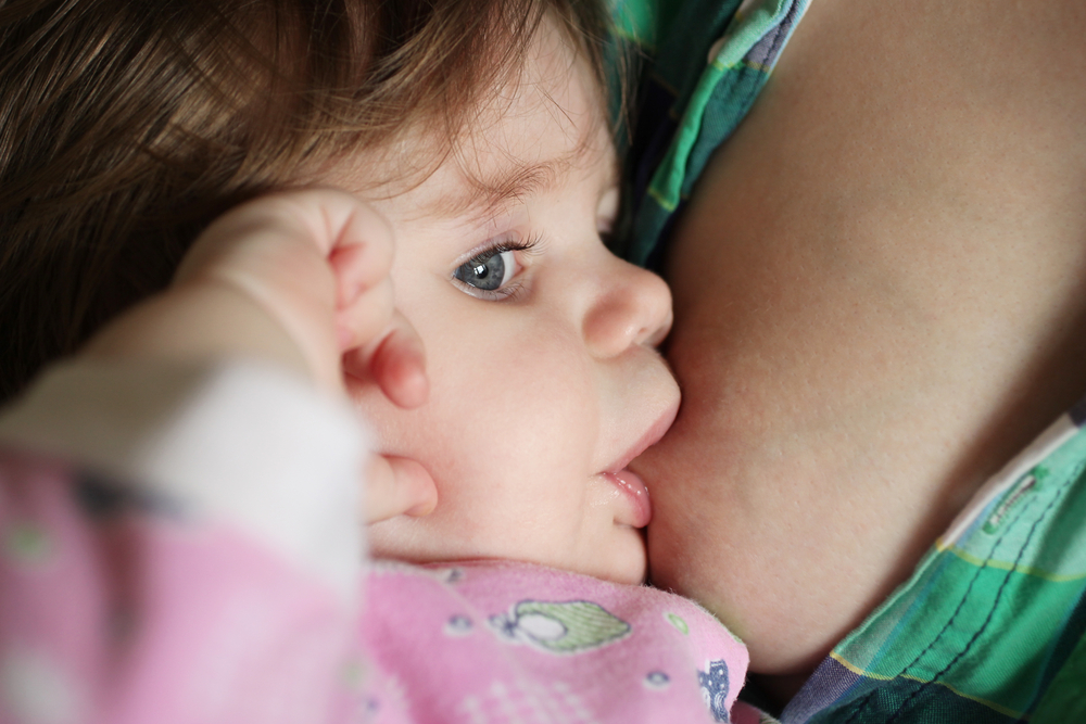 Mutter-Kind-Bindung: Experten raten dazu, lange zu stillen