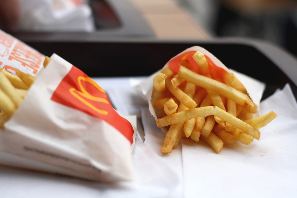 Was steckt dahinter? Britinnen essen McDonald’s Pommes um schwanger zu werden