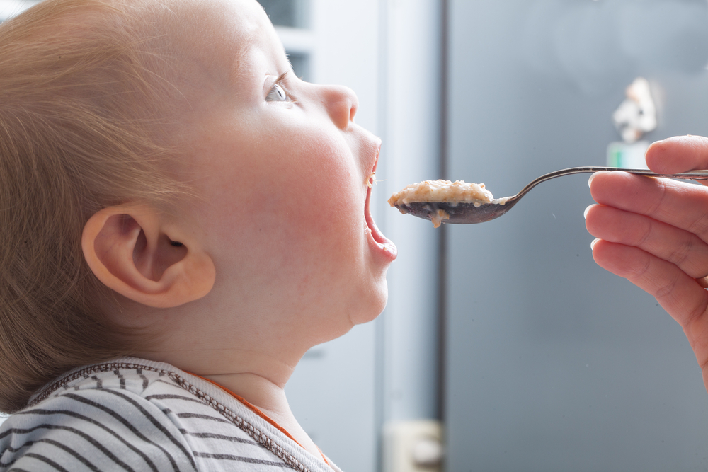 Empfehlungen für Babys Ernährung im ersten Lebensjahr