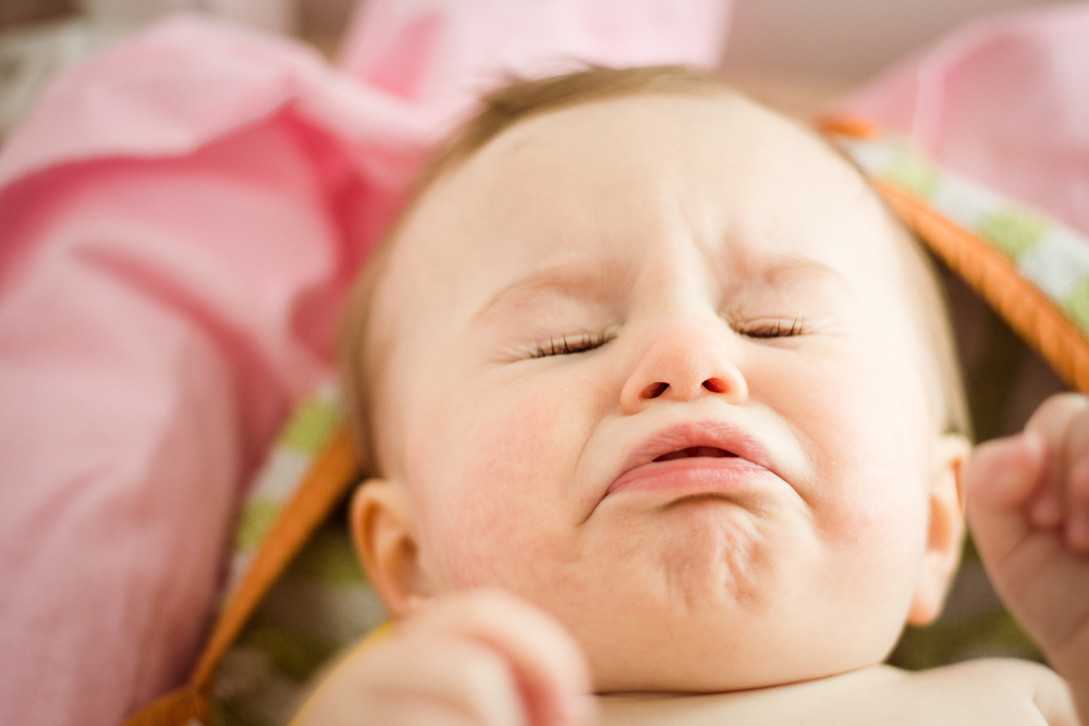 Aua: 5 Dinge, die helfen, wenn dein Baby einen kratzigen Hals hat