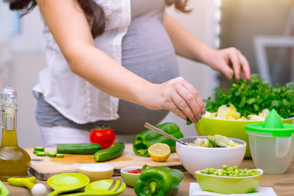 Diese 5 Ernährungstipps helfen gegen Schwangerschaftsübelkeit