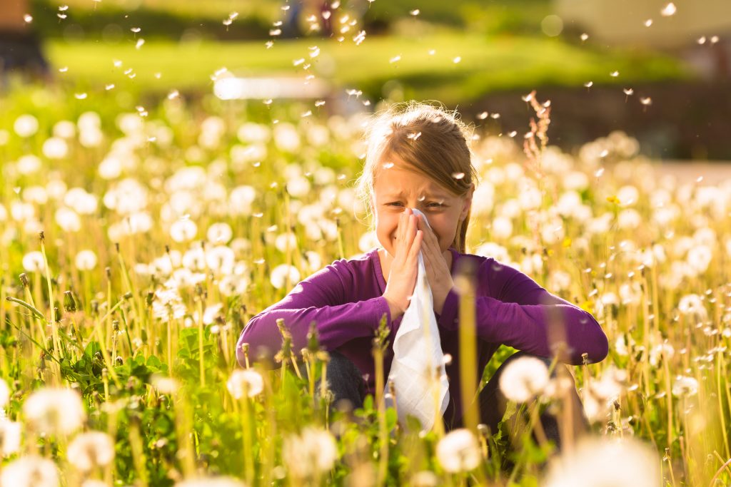 So hilfst du deinem Kind, die Pollenzeit zu überstehen