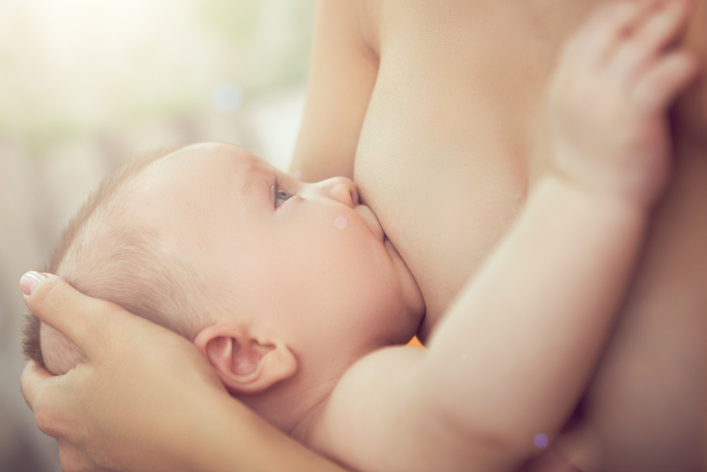 5 Zeichen, mit denen du überprüfen kannst, ob dein Baby genug Muttermilch bekommt