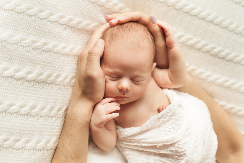 5 gruselige Dinge, die alle Neugeborenen machen