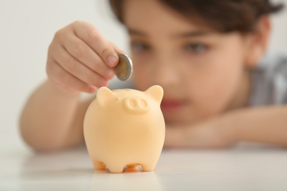 9-Jähriger verteilt Ersparnisse seiner Eltern gegen Finderlohn