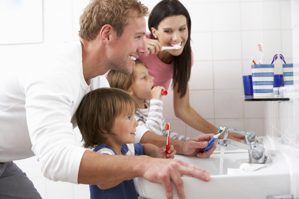 4 clevere Tipps, wie du deinem Kind das Zähneputzen näherbringen kannst