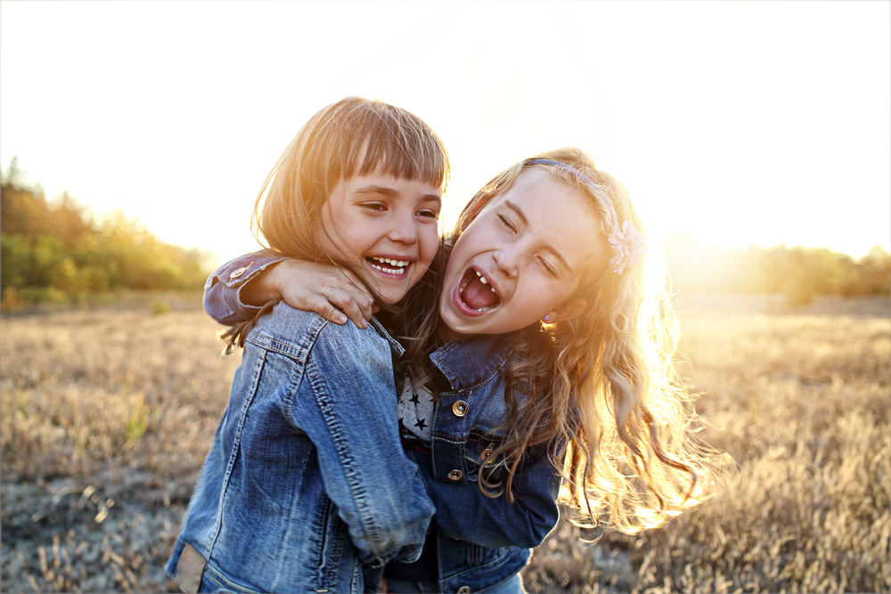 Warum Lachen deinen Alltag mit Kind erleichtern kann