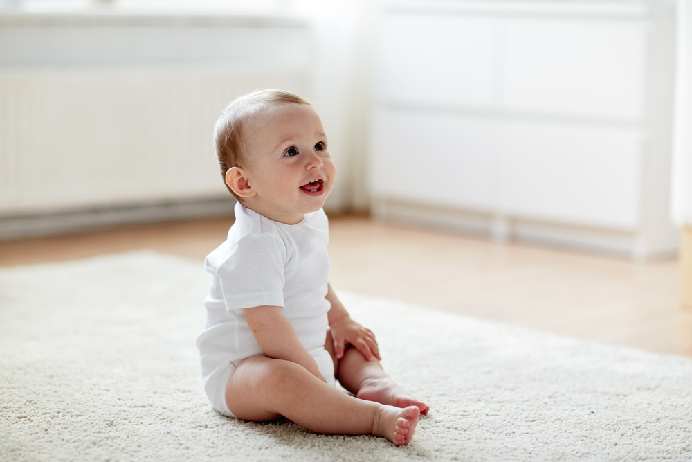 Warum du dein Baby nicht hinsetzen solltest, wenn es dies noch nicht aus eigener Kraft schafft